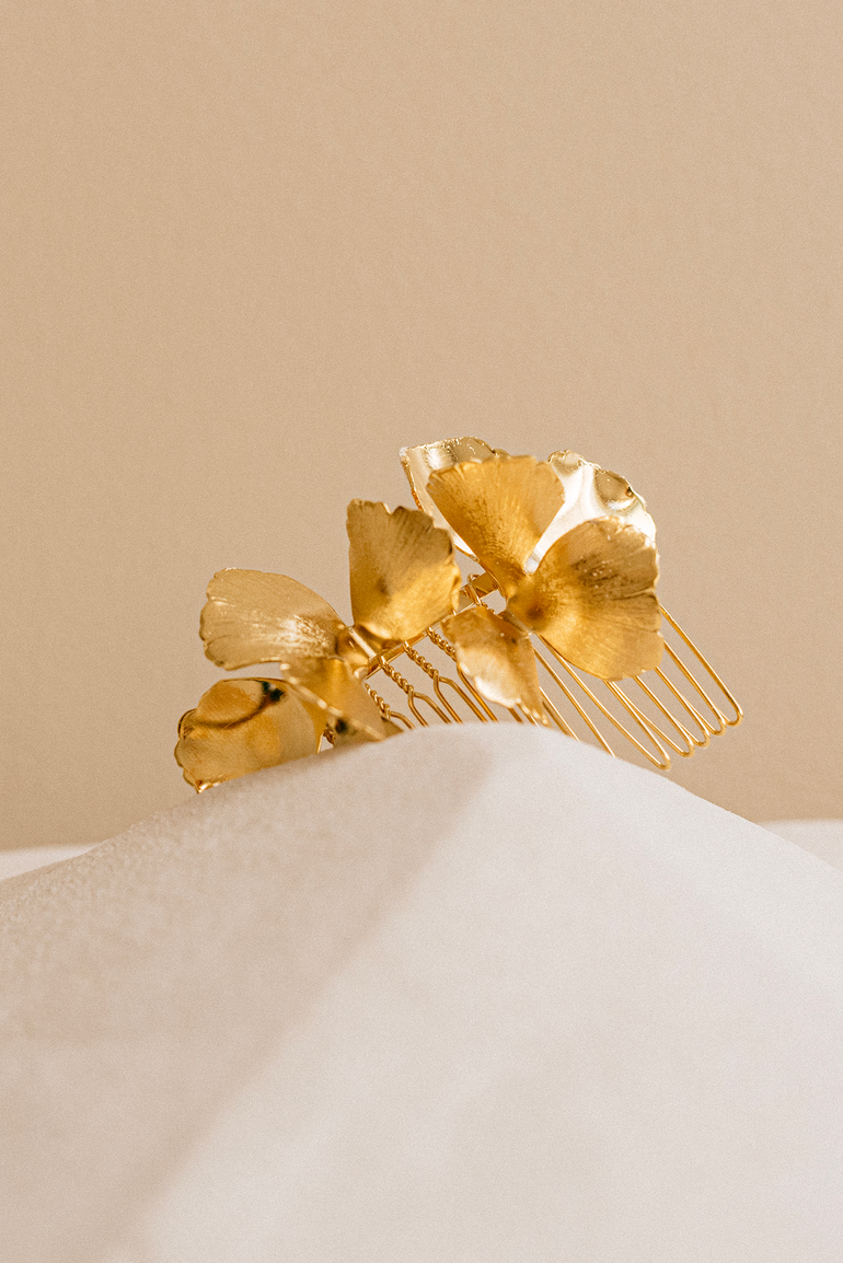 peigne a cheveux mariage accessoires cheveux en fleurs dorées minimaliste