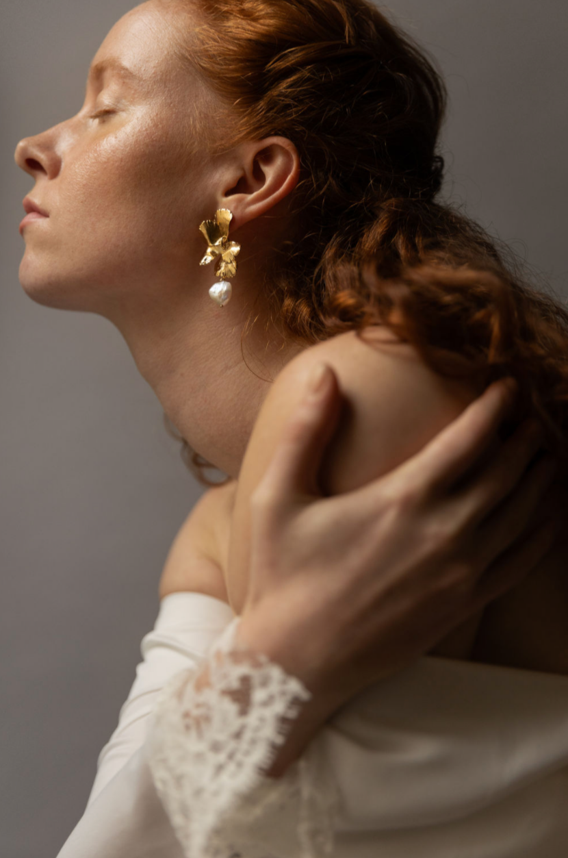 Bijoux mariage, boucles d'oreilles fleurs métal doré