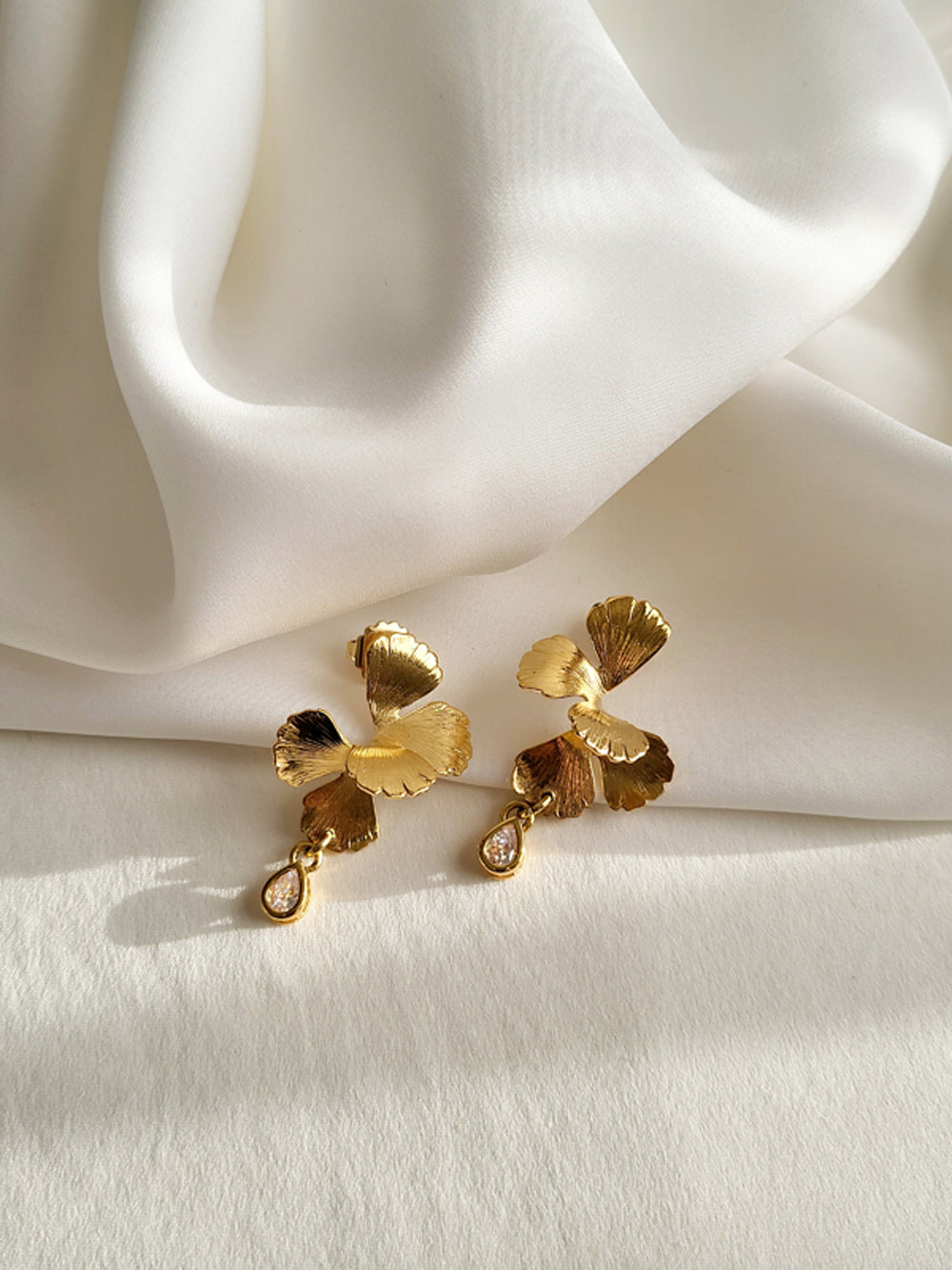 boucles d'oreille mariage, VALENTINE, Bijoux mariage, Bijoux strass fleurs mariage