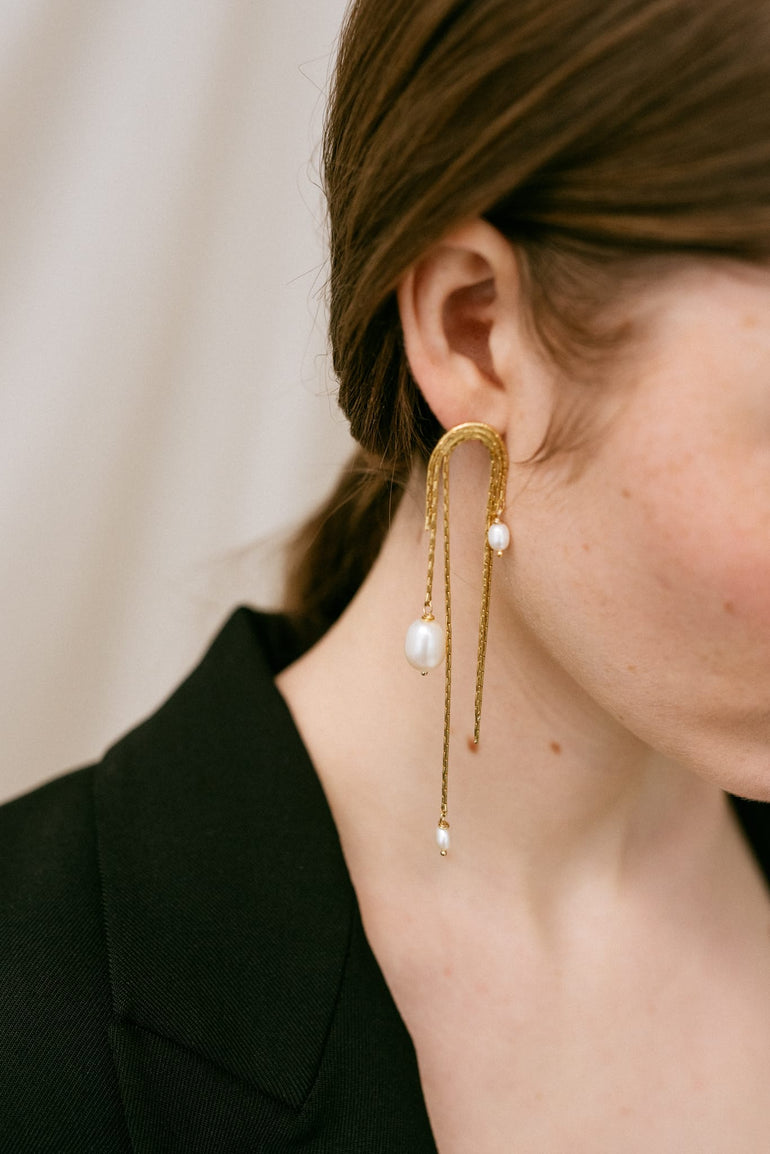 boucles d'oreilles chaines et perles moderne bijoux mariage