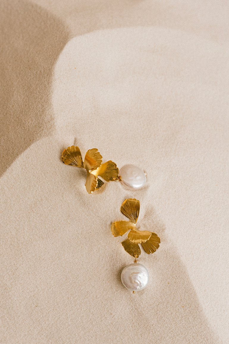 bijoux mariage boucles d'oreilles fleurs dorées avec perles de culture